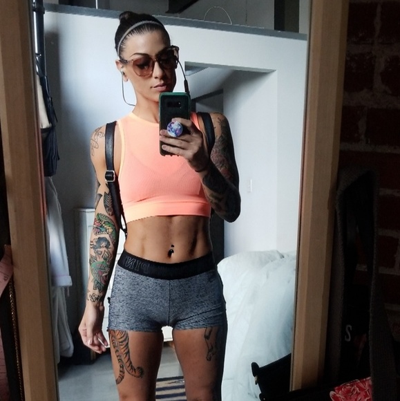 Meet your Posher, Karena - Picture 7 of 7